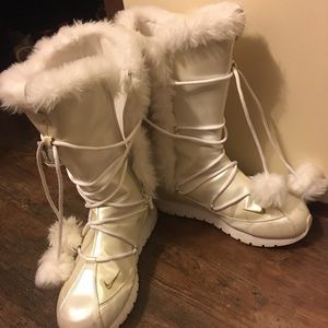 Nike Snow boots. Women’s sz 9